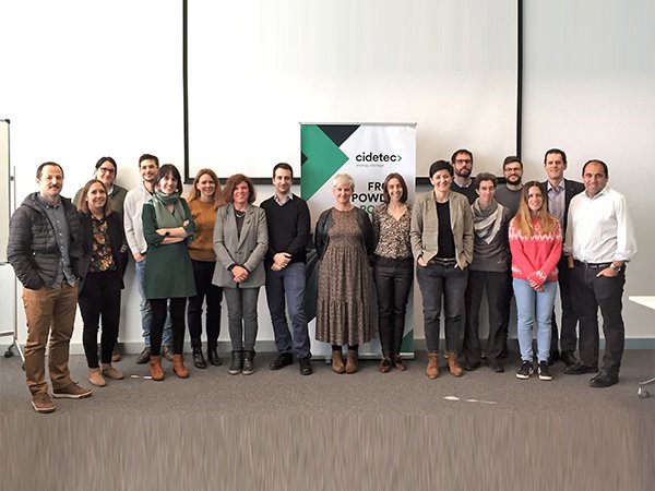 Miembros Cidetec posando para una fotografía